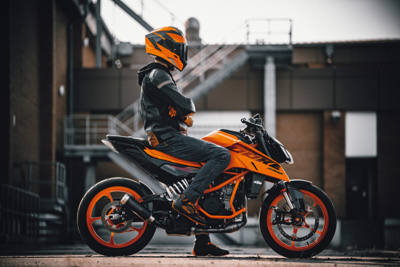 KTM обновляет дизайн Dukes с малым объемом двигателя к 2024 году
