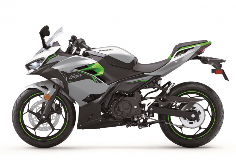 Kawasaki представляет серийные электрические мотоциклы: Ninja E-1 ABS и Z E-1 ABS