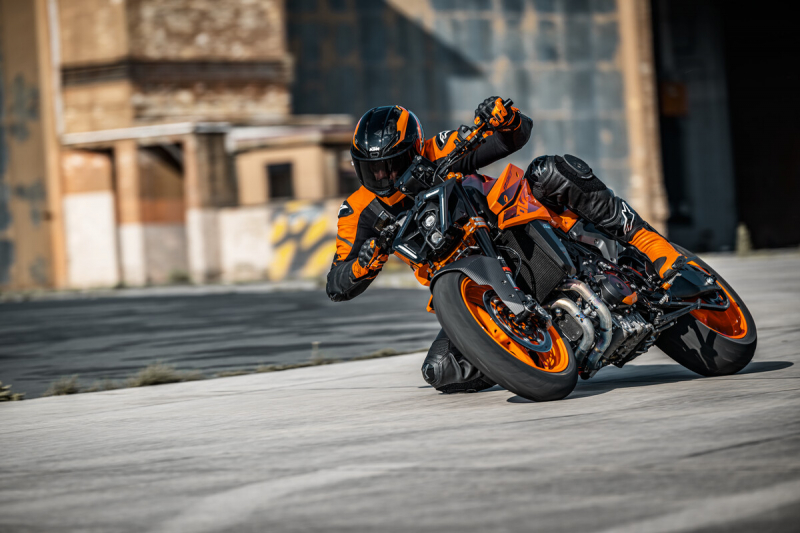 KTM анонсирует 990 Duke 2024 года