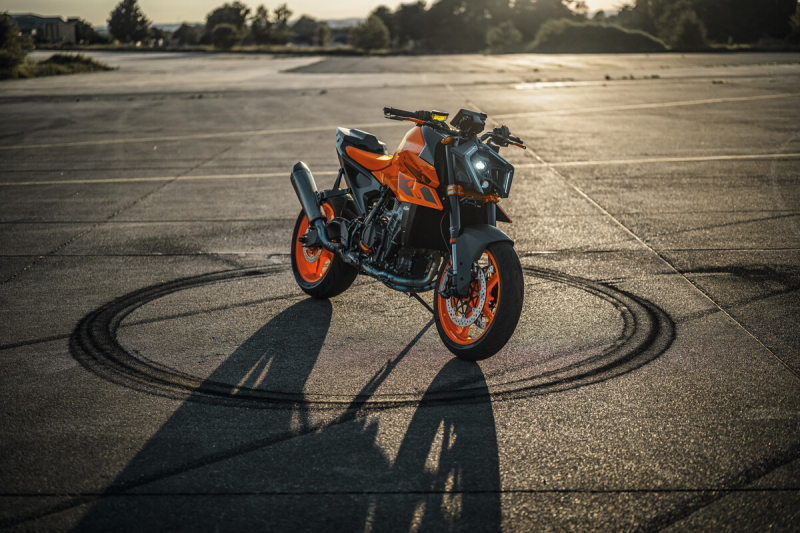 KTM анонсирует 990 Duke 2024 года