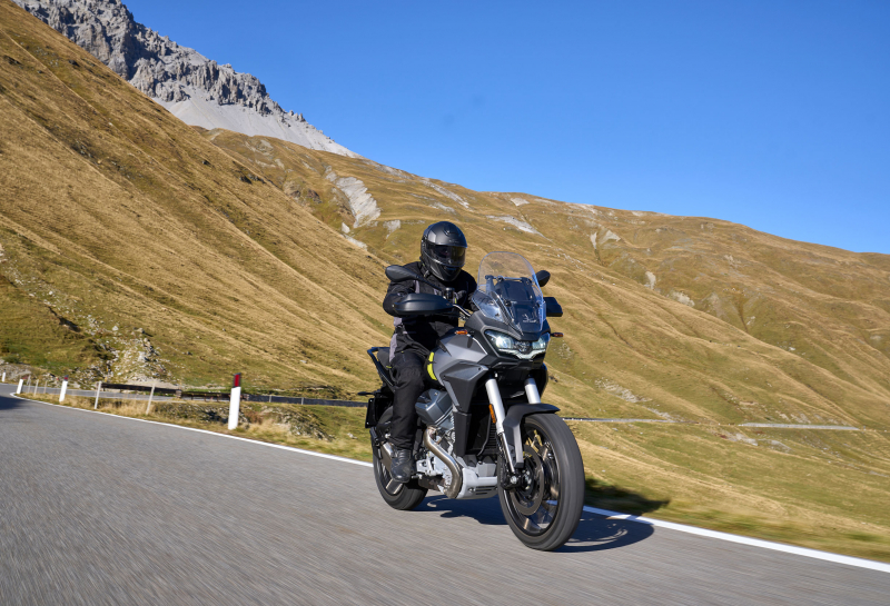 Moto Guzzi представляет совершенно новый Stelvio 2024 года