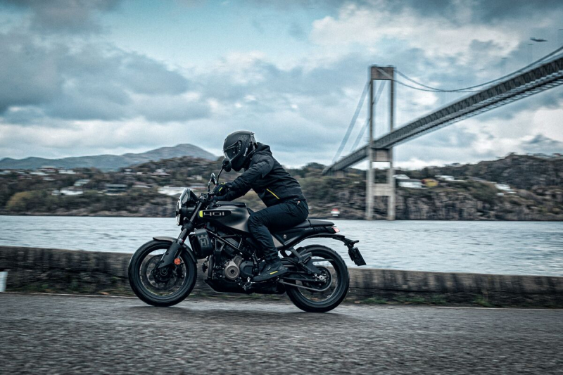 Совершенно новые модели Svartpilen 401 и Vitpilen 401, представленные Husqvarna