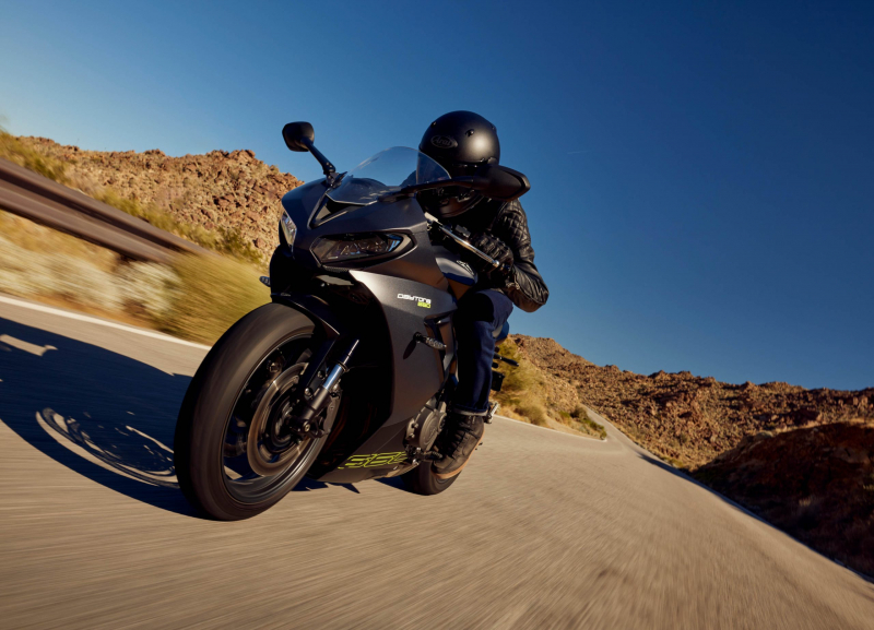 Triumph представляет удивительно мощную Daytona 660 по очень конкурентоспособной цене