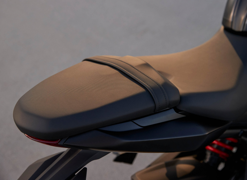 Triumph представляет удивительно мощную Daytona 660 по очень конкурентоспособной цене