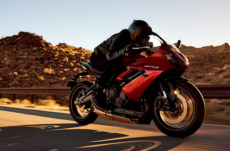 Triumph представляет удивительно мощную Daytona 660 по очень конкурентоспособной цене
