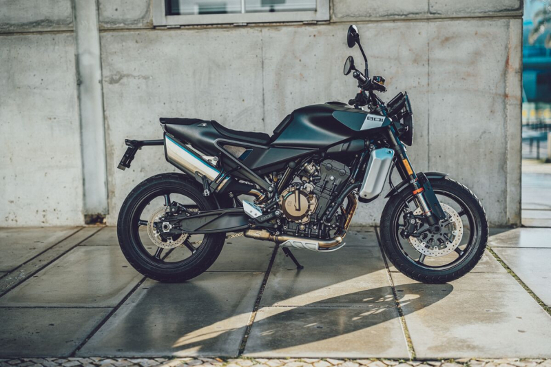 Husqvarna представляет Svartpilen 801 2024 года: универсальный мотоцикл стандартного типа с параллельным сдвоенным двигателем