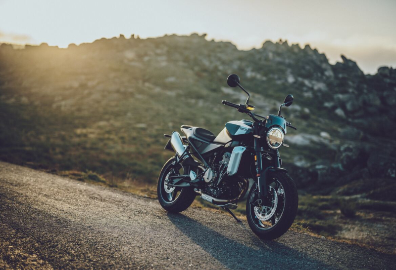 Husqvarna представляет Svartpilen 801 2024 года: универсальный мотоцикл стандартного типа с параллельным сдвоенным двигателем