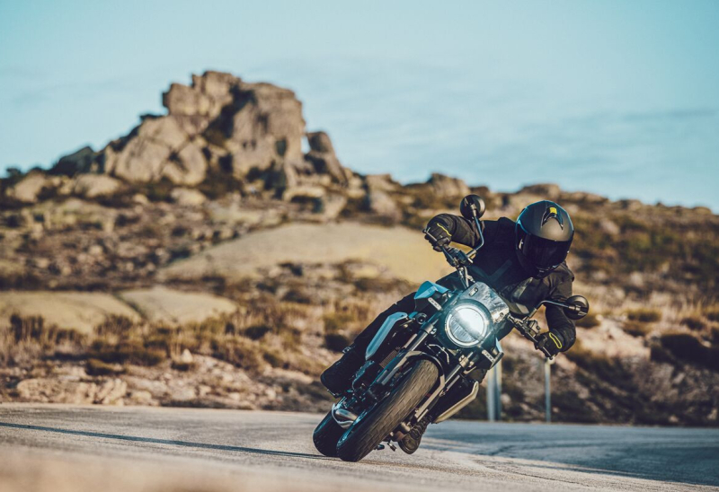 Husqvarna представляет Svartpilen 801 2024 года: универсальный мотоцикл стандартного типа с параллельным сдвоенным двигателем