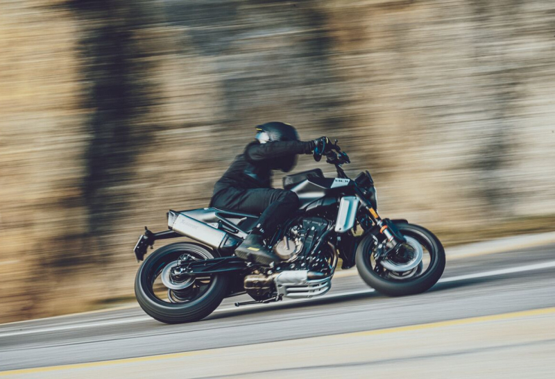 Husqvarna представляет Svartpilen 801 2024 года: универсальный мотоцикл стандартного типа с параллельным сдвоенным двигателем