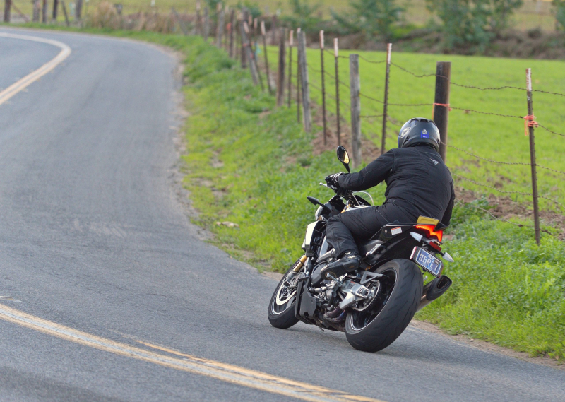 Aprilia Tuono V4 Factory: обзор MD Ride