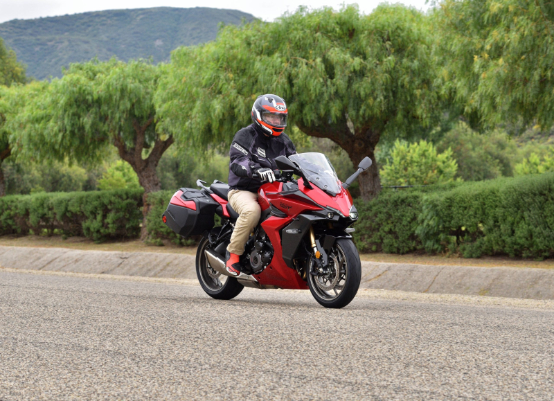 Suzuki GSX-S1000GT+ 2024 года: обзор MD Ride