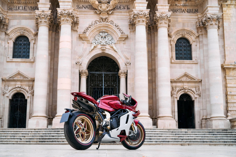 MV Agusta представляет Superveloce 1000 Serie Oro