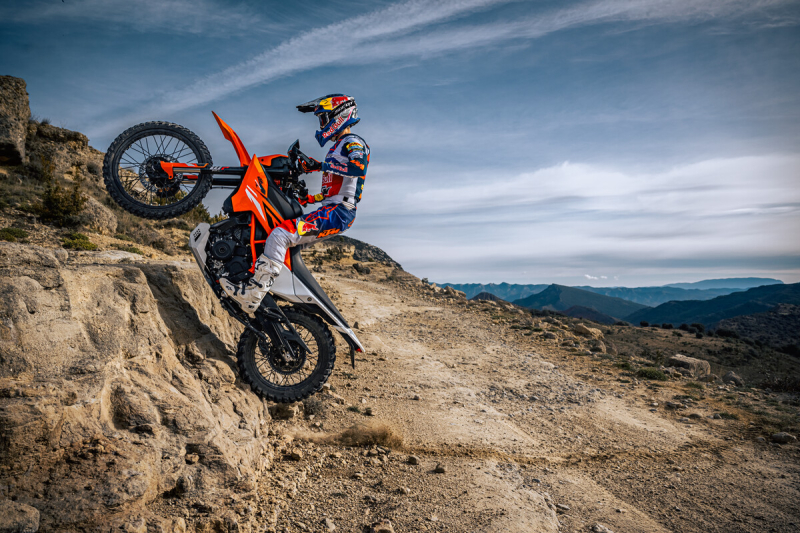 KTM представляет 390 Enduro R 2025 года